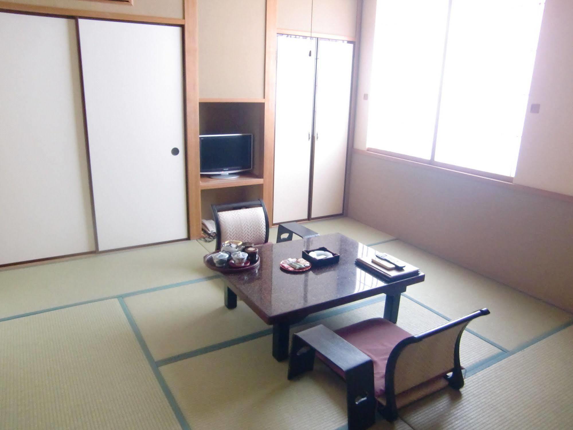 Kissenkan Chikusuitei Gero Extérieur photo